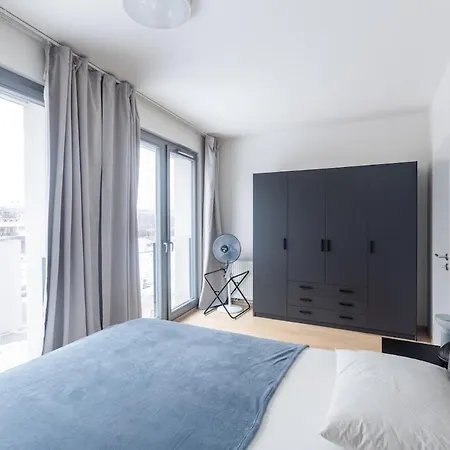 公寓 With Balcony *
